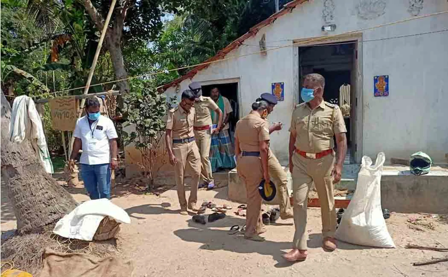 DMK , ADMK LEADERS HOMES RAID FLYIND SQUAD TEAM 
